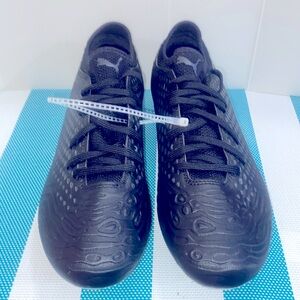 Puma men’s future 19.4 FGAG soccer cleats 105544–2 size  8.5